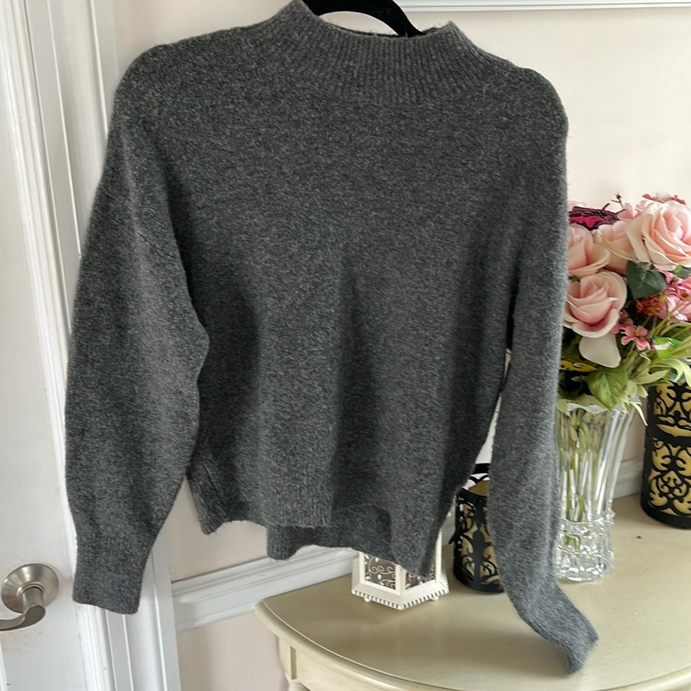 H&M grey sweater